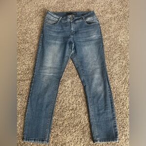 Thorn Curvy Fit Ankle Jeans